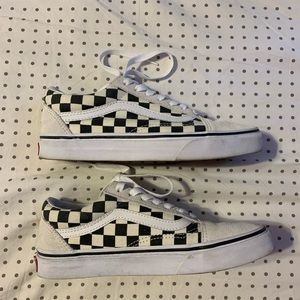 size 6.5 white and black checkered old skool vans
